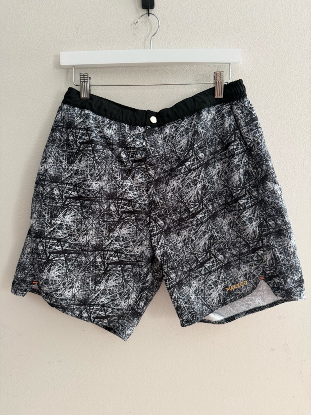 MACEOO Active Shorts Men’s M Black White Bold Print Training Performance Luxury